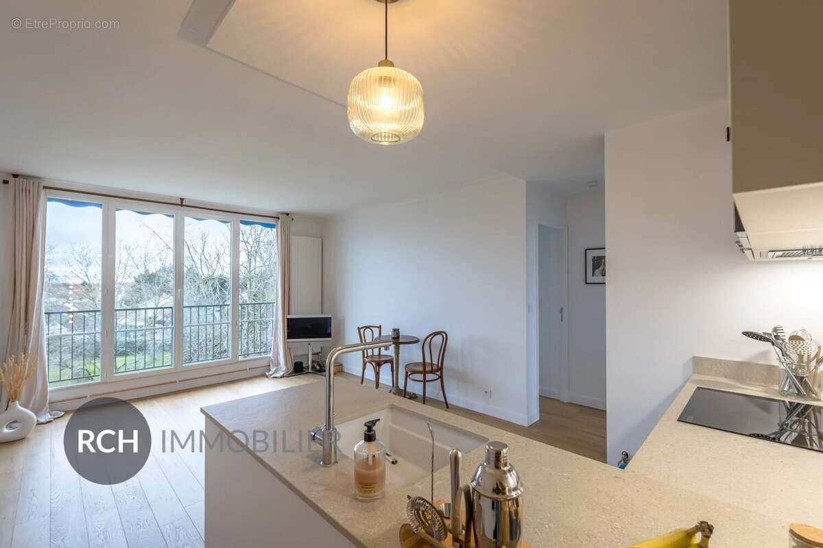 Appartement à NEAUPHLE-LE-CHATEAU