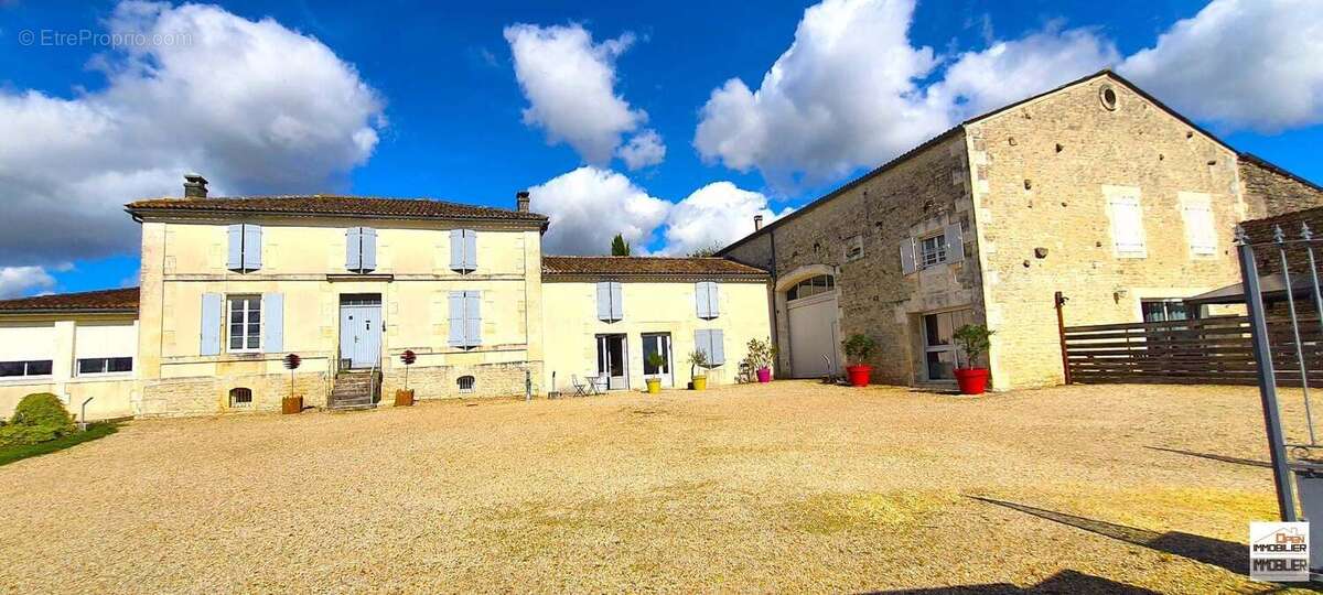 Maison 460 m² à Merignac  - photo 20