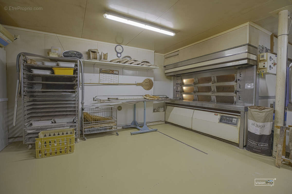 Commerce à LAROQUEBROU