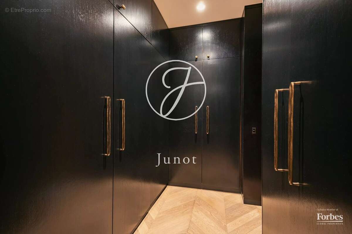 Appartement à PARIS-8E