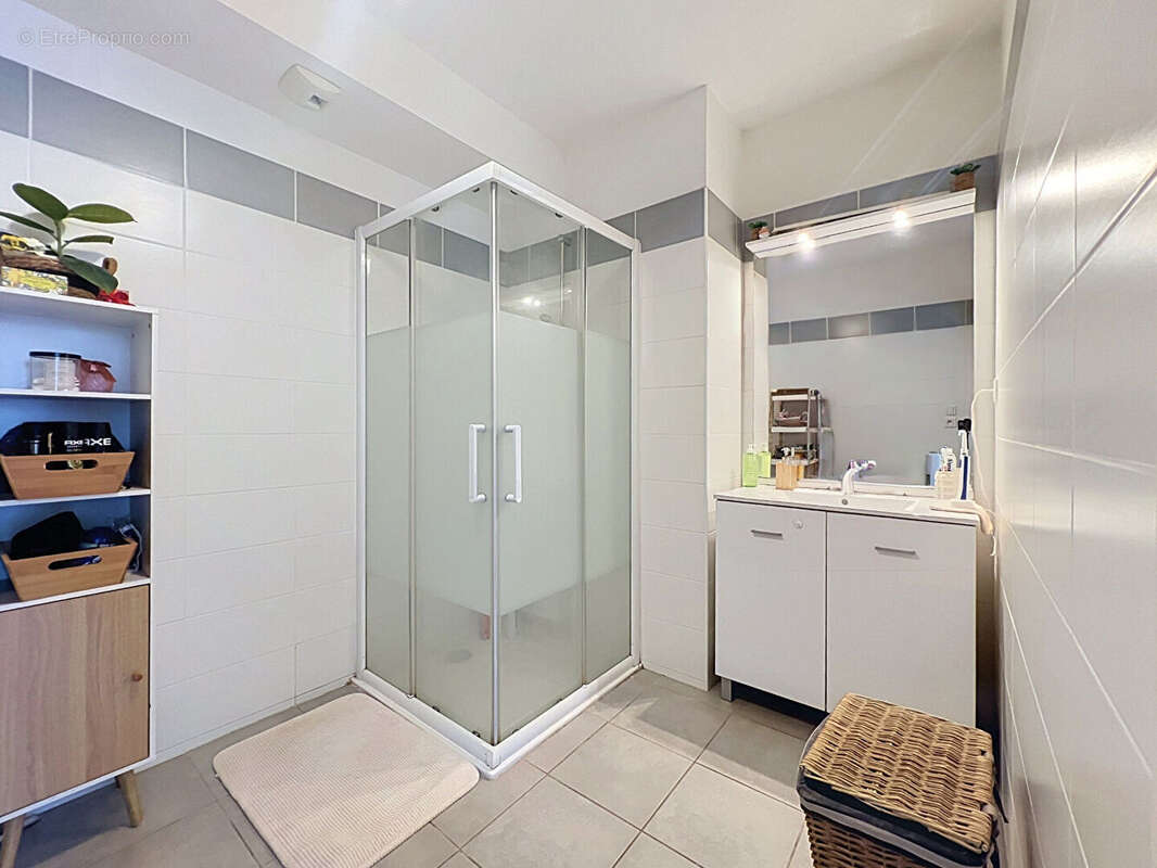 Appartement à Martigues - CENTRE VILLE -Type2 - Rue Kennedy - photo 6