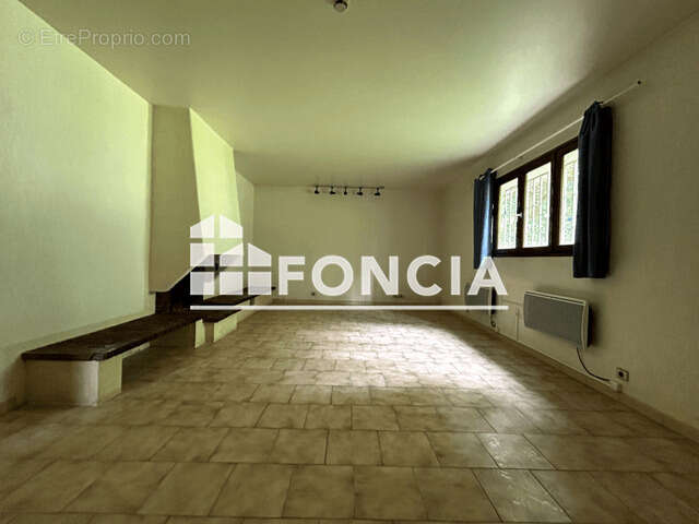 Maison à FONTENAY-LE-VICOMTE