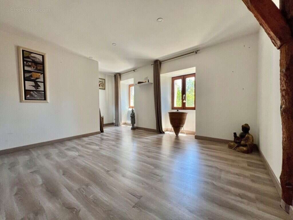 Maison 72 m² à Aumont-Aubrac  - photo 4