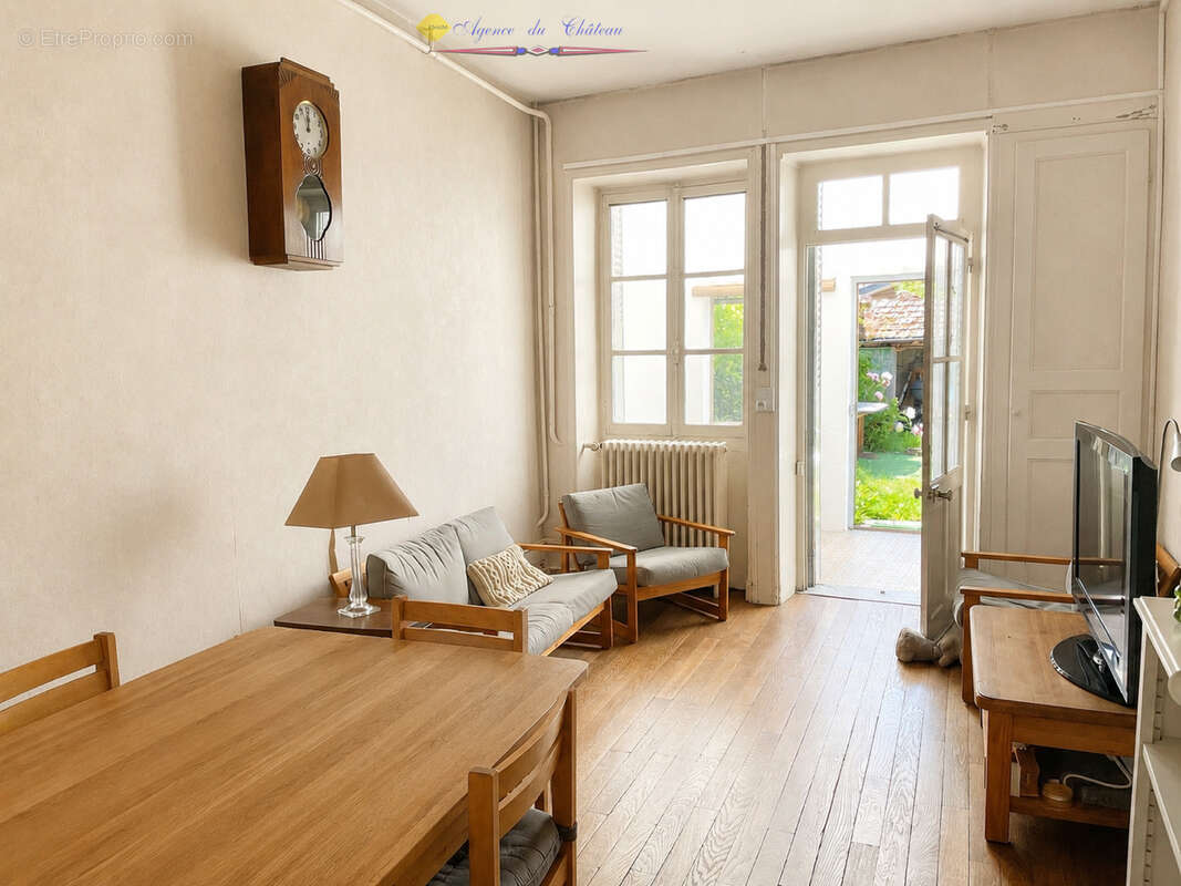 Maison à LA CLAYETTE