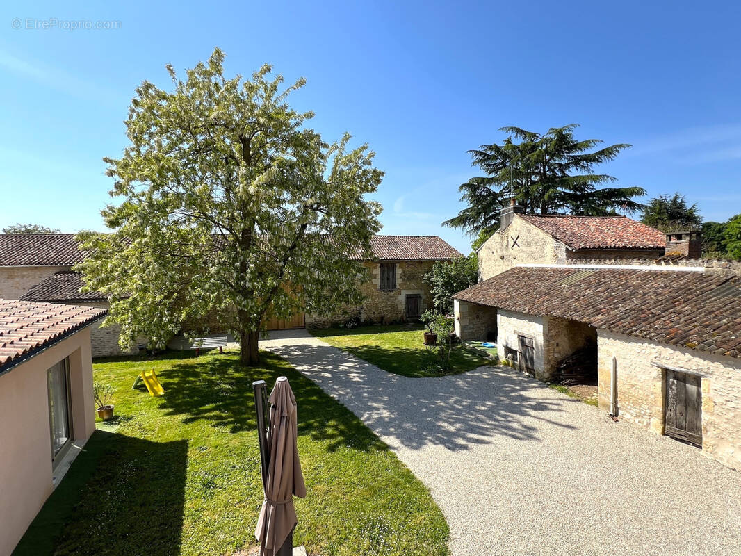 Maison à MONTAMISE