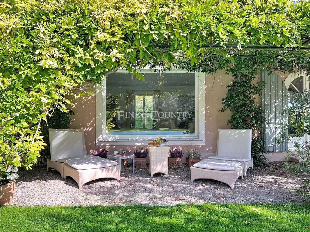 Maison à CHATEAUNEUF-GRASSE