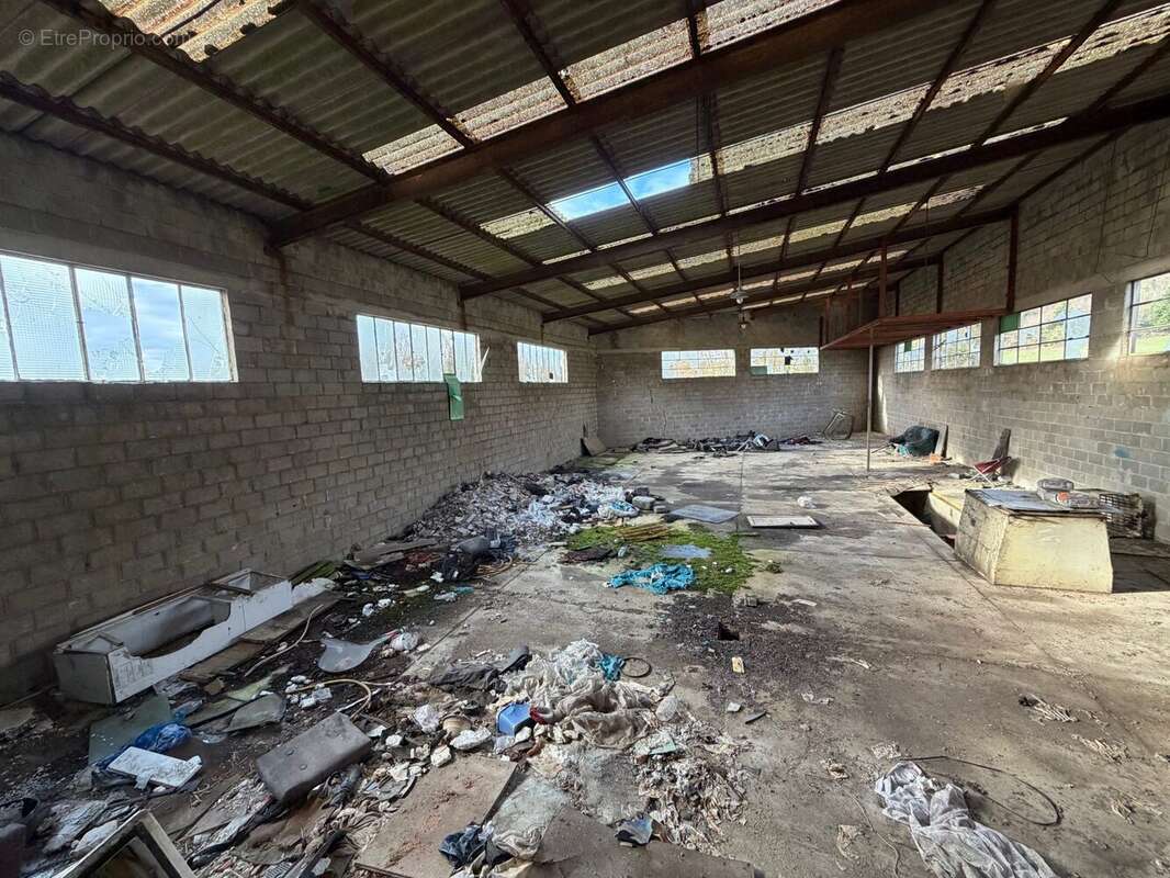 Commerce à COUCY-LE-CHATEAU-AUFFRIQUE