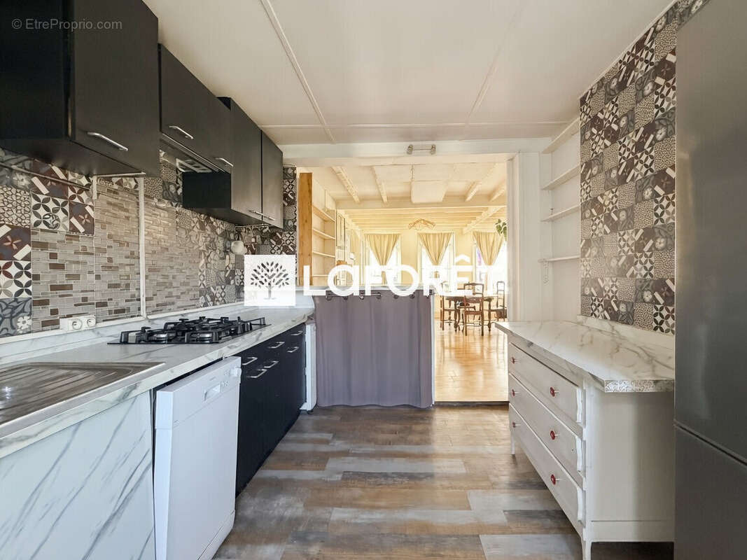 IMMEUBLE : Appartement 70m² + Local commercial - GUÎNES - photo 3