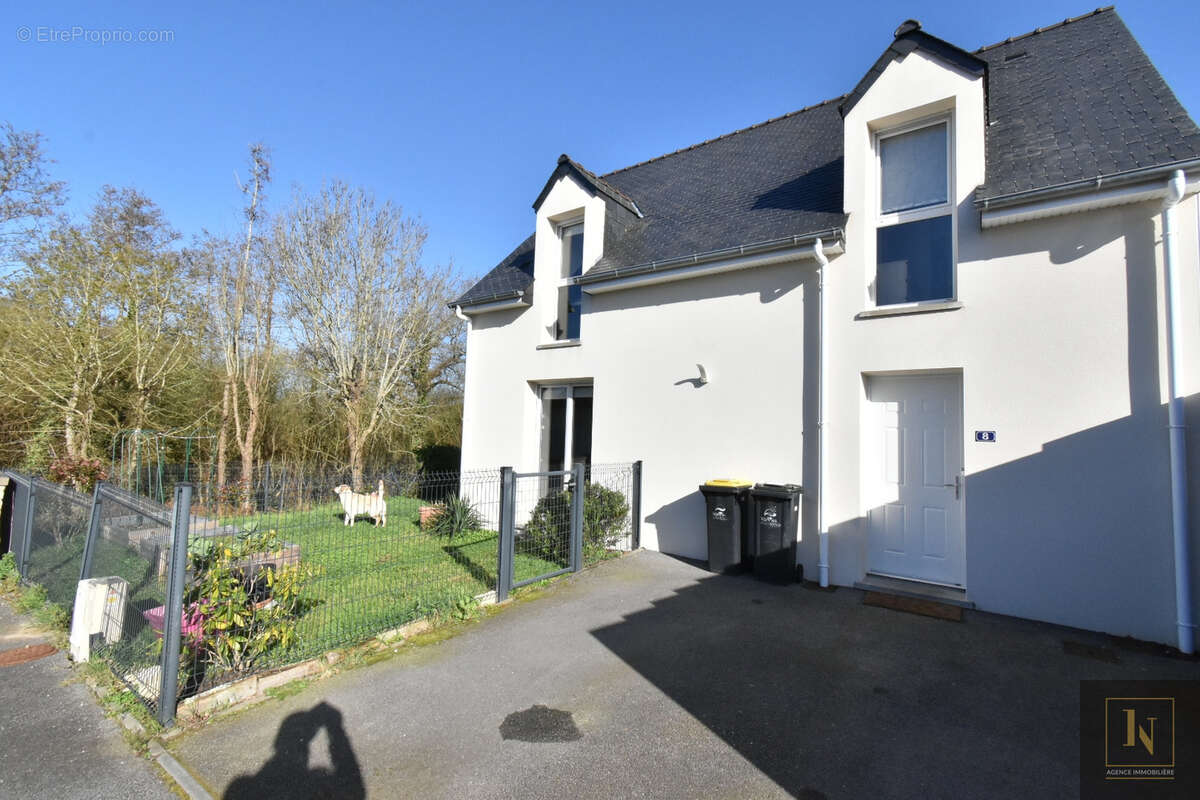 Maison 2016 - 91 m2 - Parcelle 323 m2- Theix/Noyalo - Au calme - photo 2