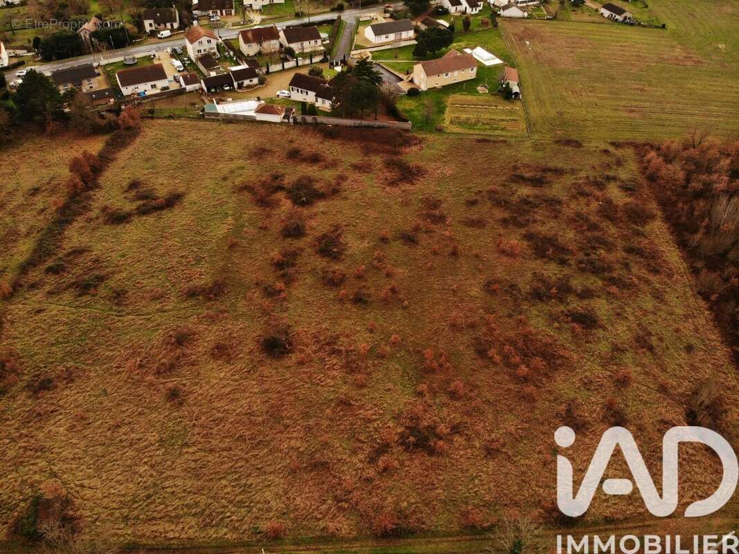 Photo 2 - Terrain à CHATELLERAULT