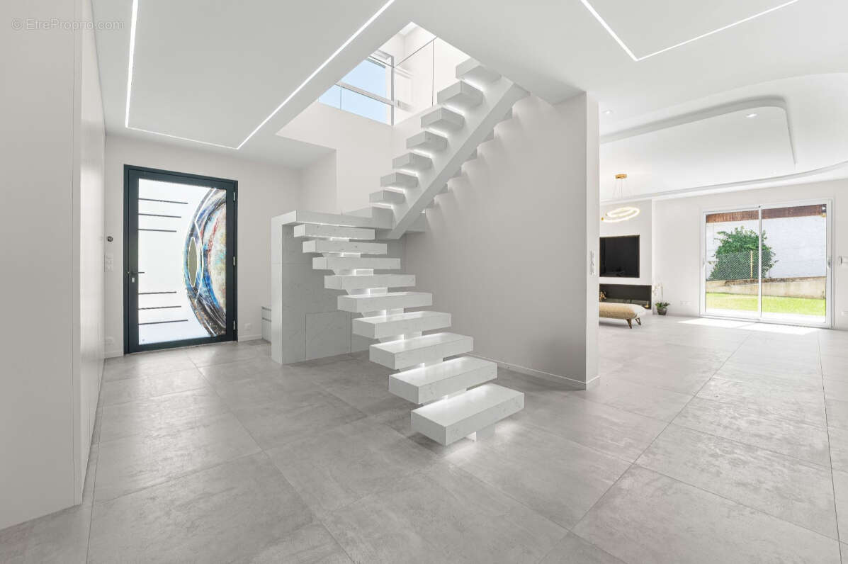 Maison à DIVONNE-LES-BAINS