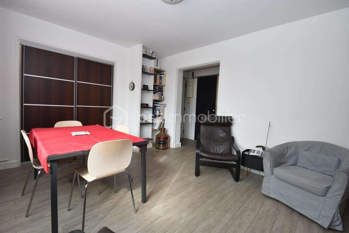 Appartement à LES CLAYES-SOUS-BOIS