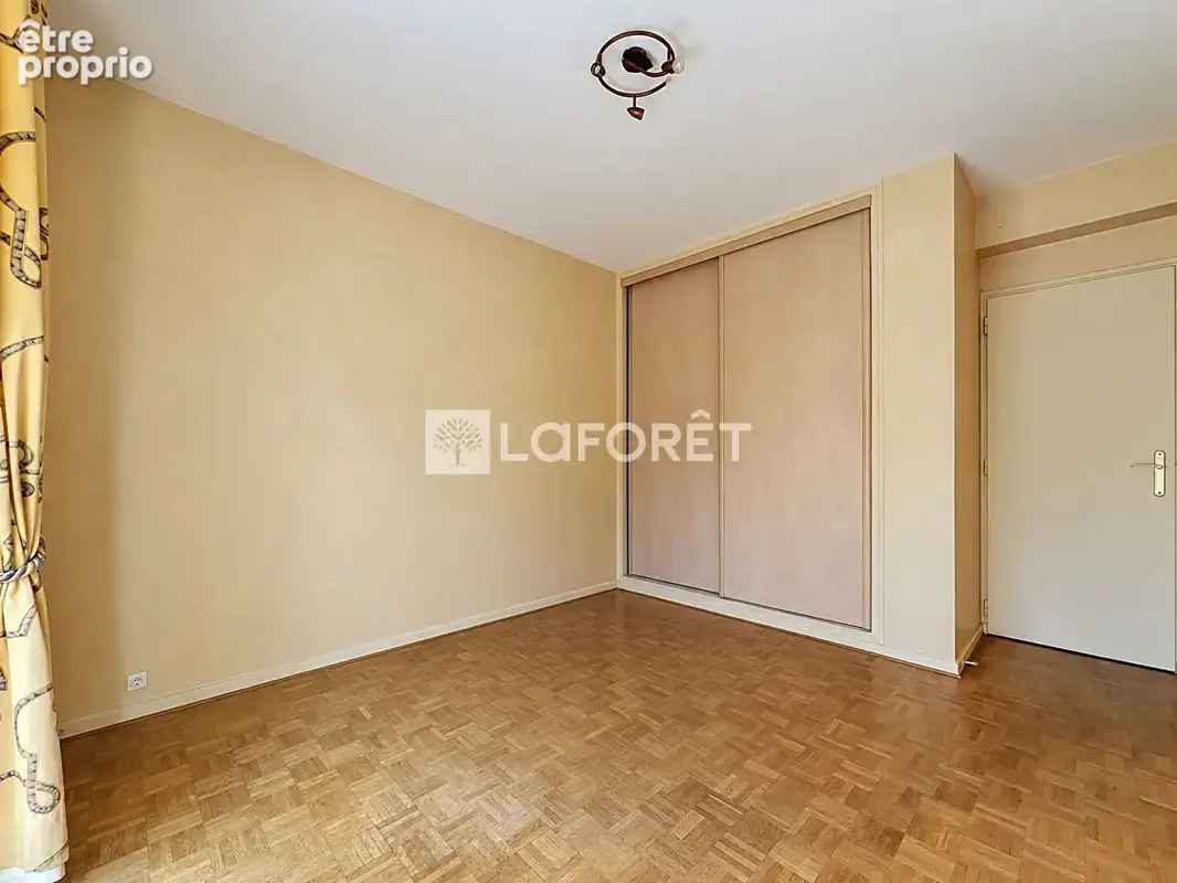 Grand t3 avec balcon traversant metro cuire - photo 7