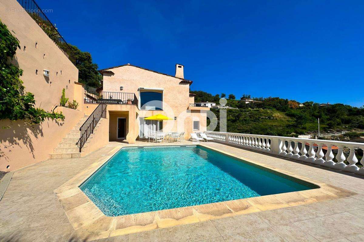 Maison à MANDELIEU-LA-NAPOULE