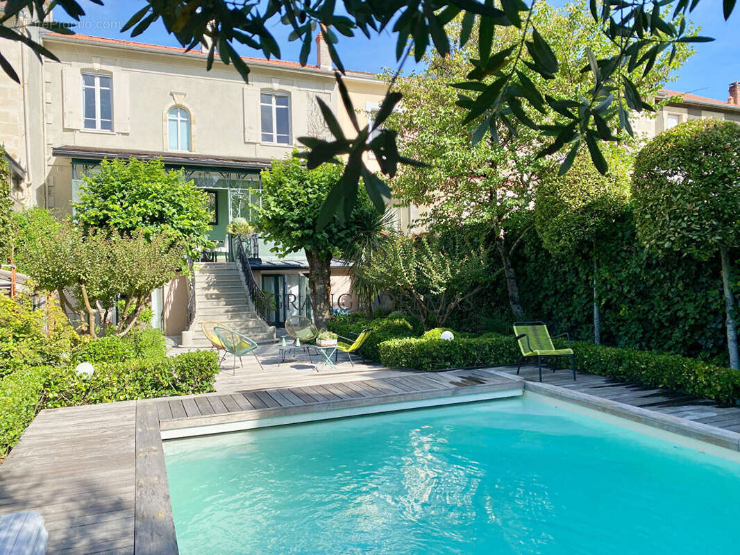 Maison en pierre avec garage, jardin et piscine - LESCURE - photo 18