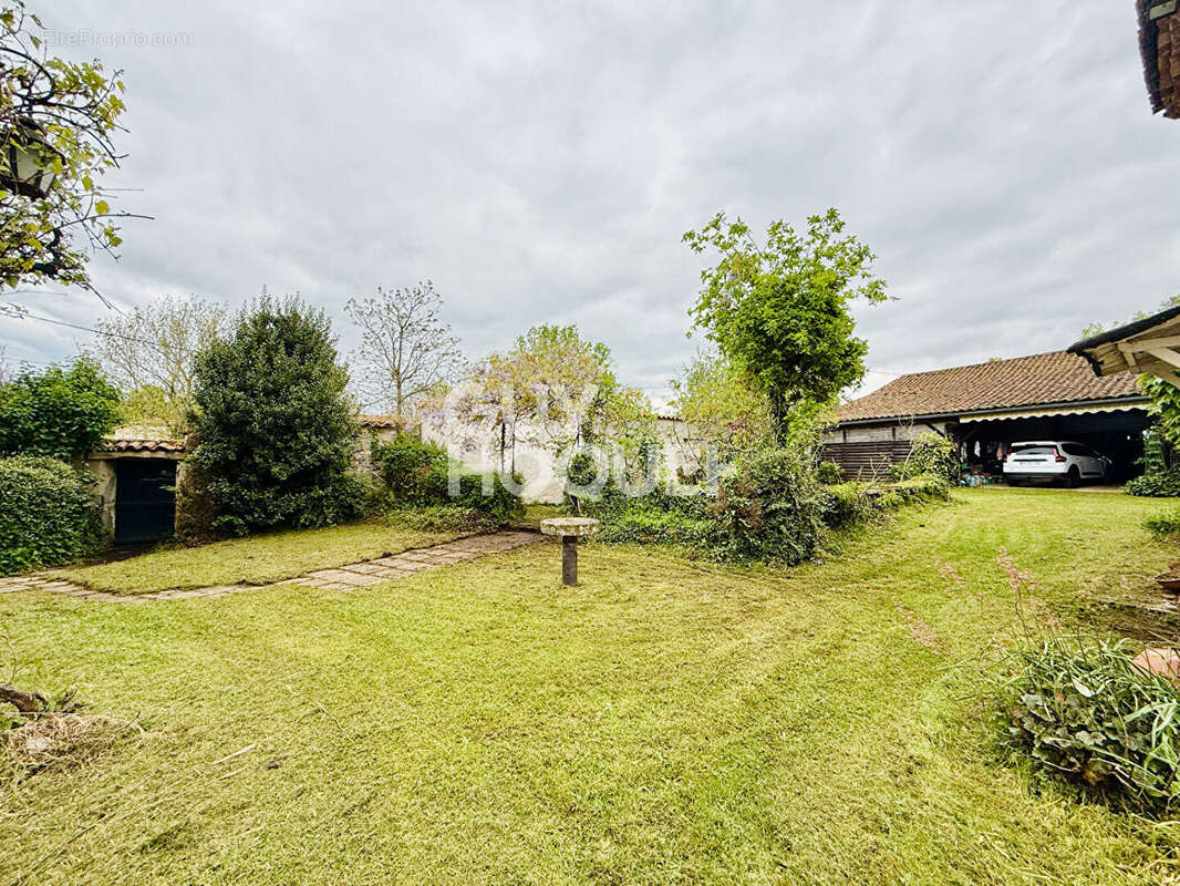 Maison à SERMENTIZON