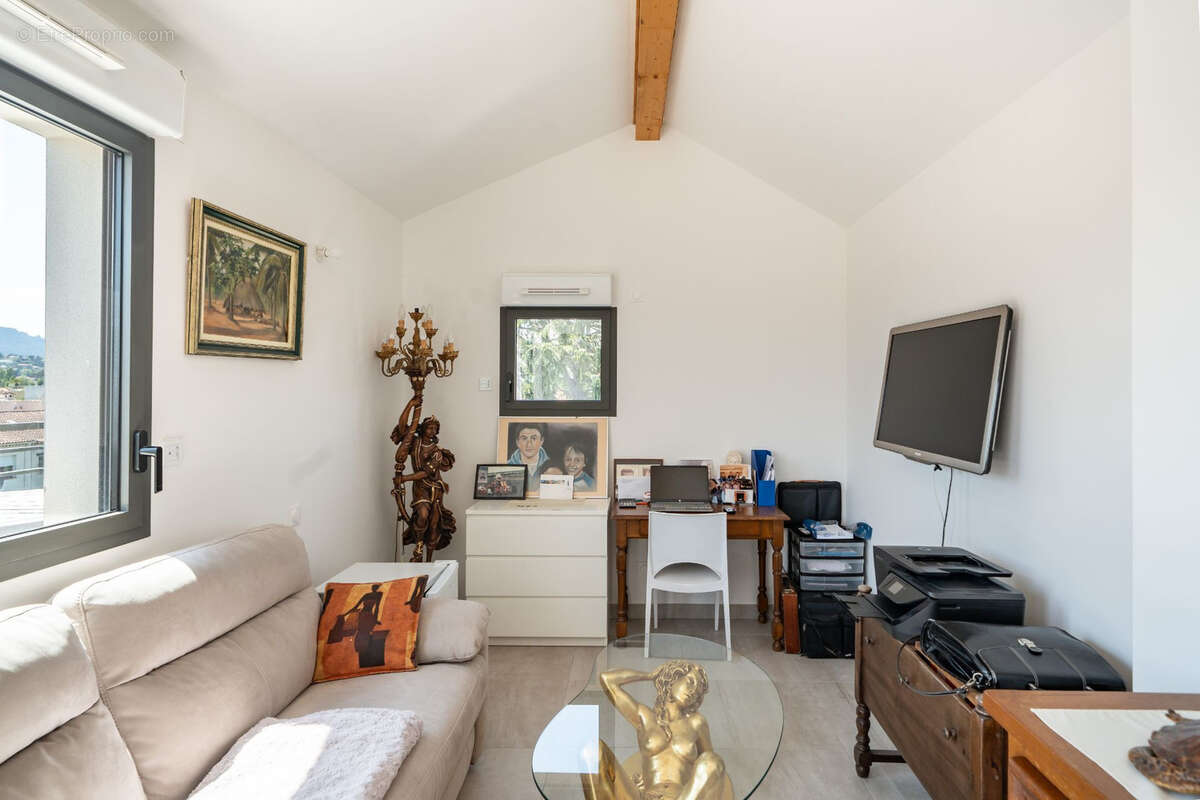 Appartement à MANDELIEU-LA-NAPOULE