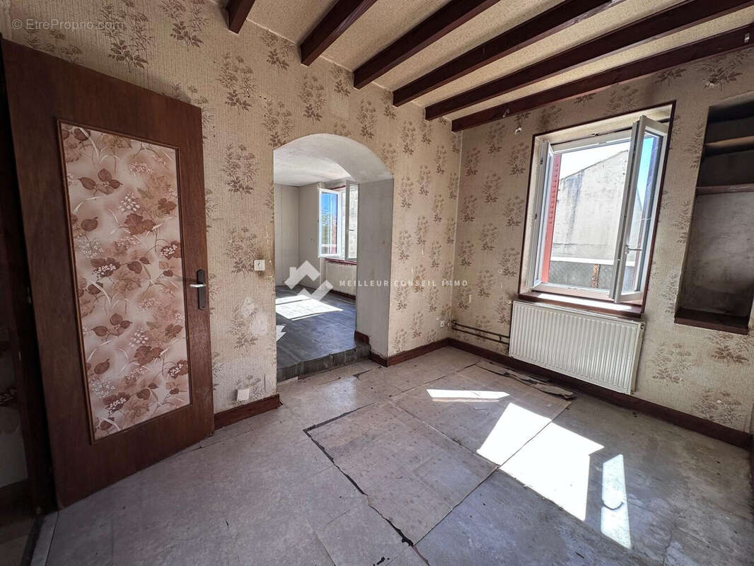 Maison 113 m² à Celles-Sur-Durolle  - photo 2