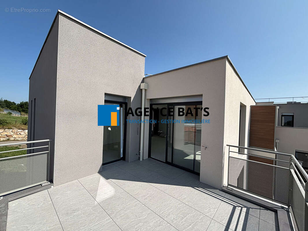 Photo 2 - Appartement à SAINT-GENEST-LERPT