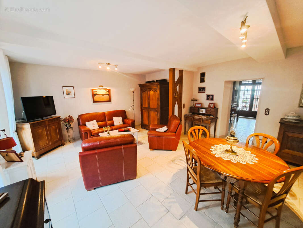 Maison à VILLENEUVE-LA-GUYARD