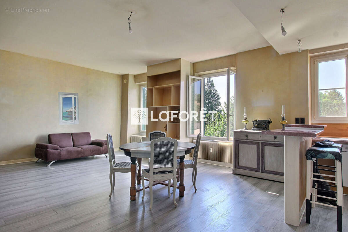 Appartement à NEUVILLE-SUR-SAONE