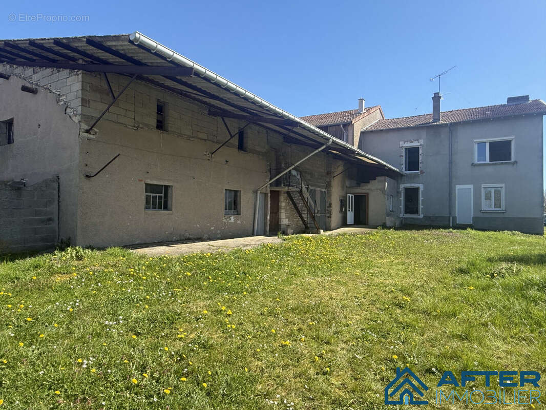 Maison à HENAMENIL