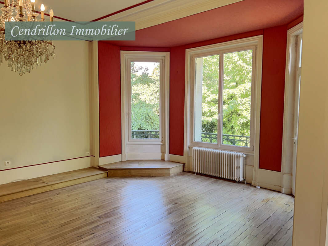 Belle maison bourgeoise entièrement rénovée, 350m2 habitables,  sur son parc de 4000m2 au cœur de la ville - photo 8