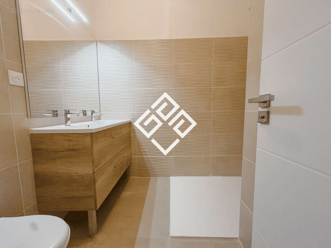 Maison de caractère rénovée avec local indépendant à Leucate - photo 15