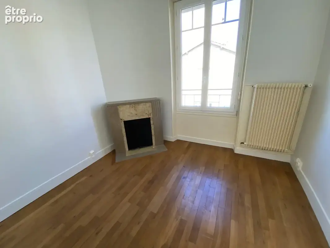 Un bâtiment, 6 appartements, deux boutiques et arrière boutiques, quatre box et 9 caves. - photo 5