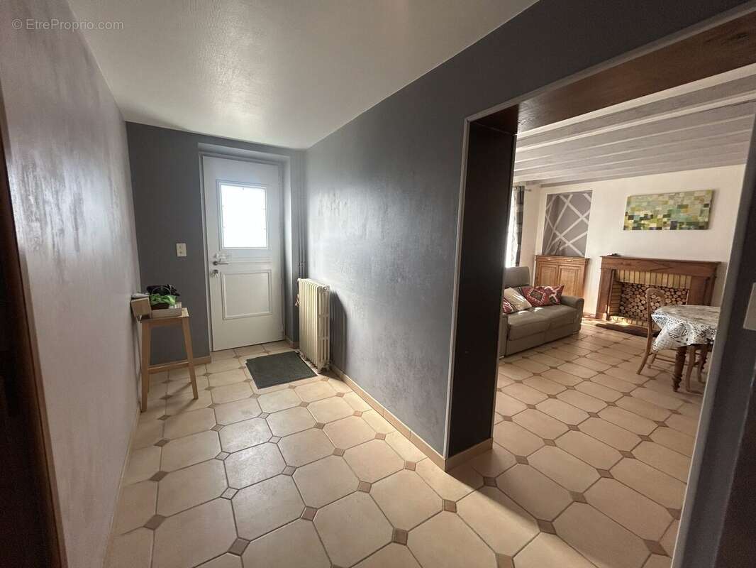 Maison à ARS-LES-FAVETS