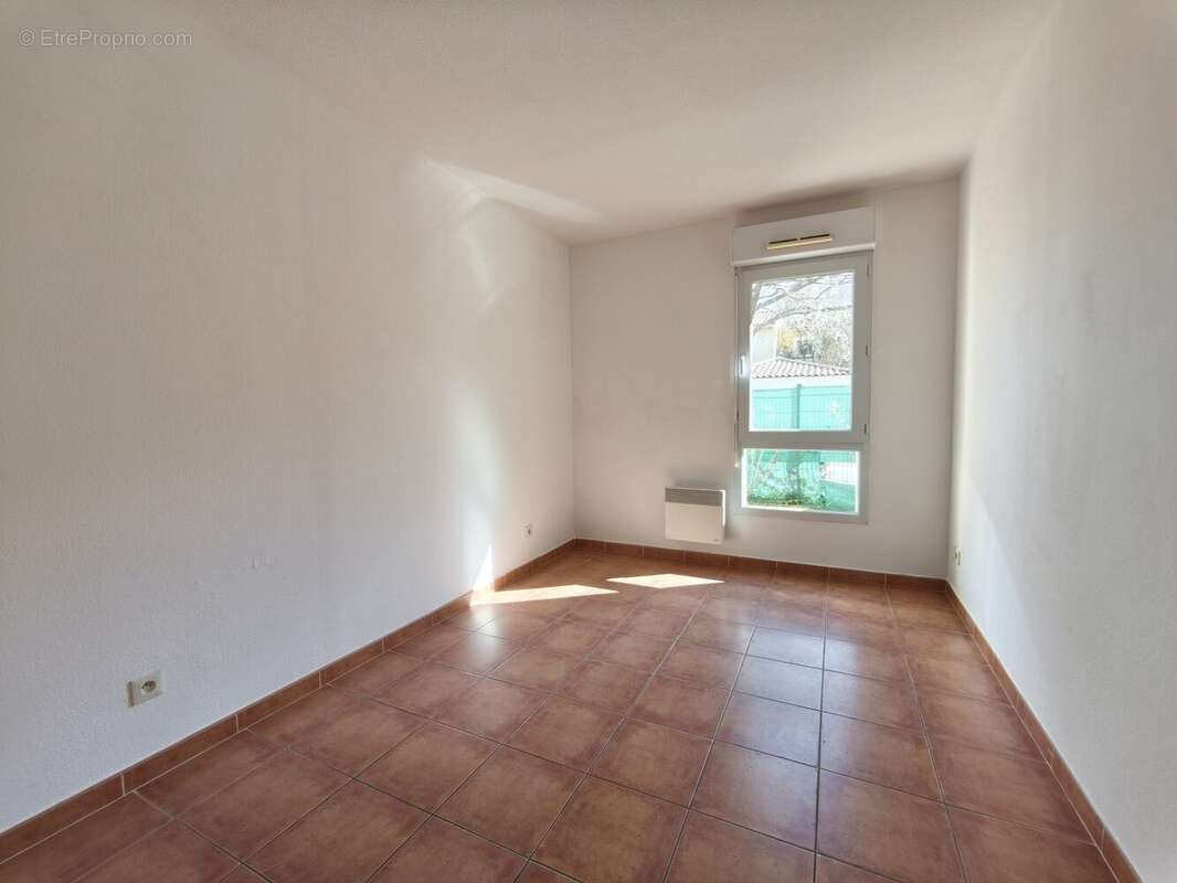 CHAMBRE - Appartement à NIMES