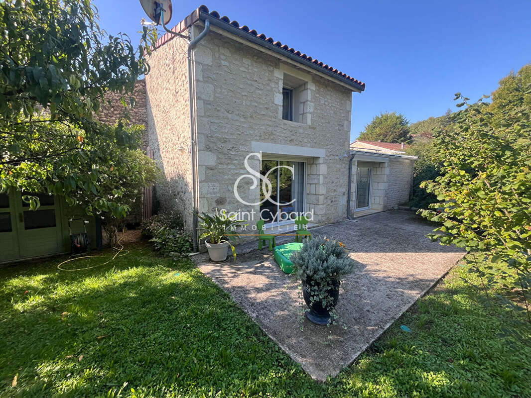 Maison à CHAMPNIERS