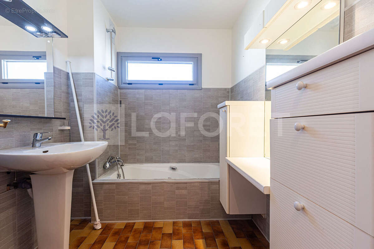 "oxalis" - annecy - triangle d'or - appartement 3 pieces de 83.55m² + garage en sus + place + cave - photo 7