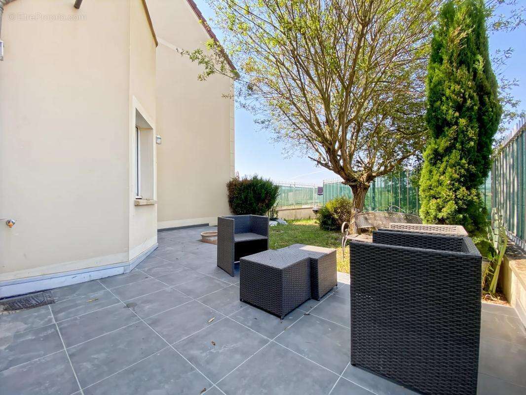 Maison de 4 pièces de 100 m² à Saint-Cyr-l'École - photo 9