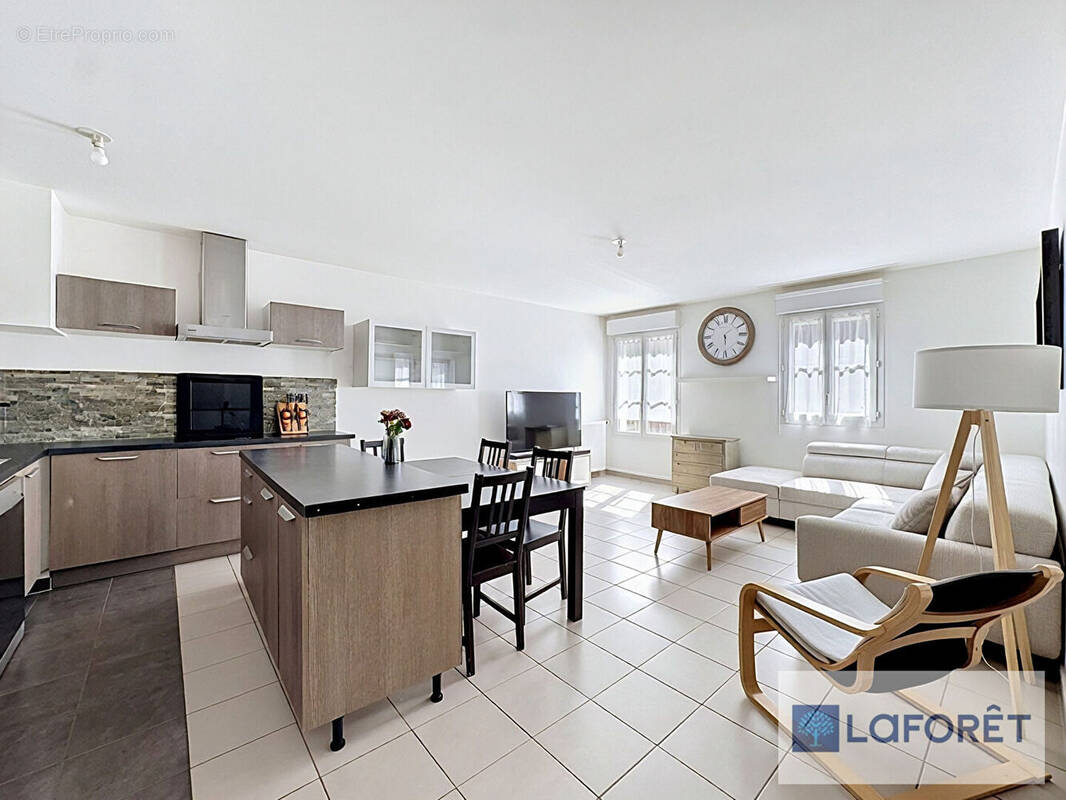 Appartement à NEAUPHLE-LE-CHATEAU