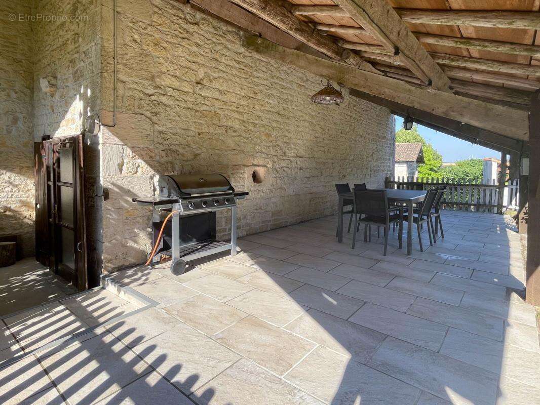 Maison à CHEF-BOUTONNE