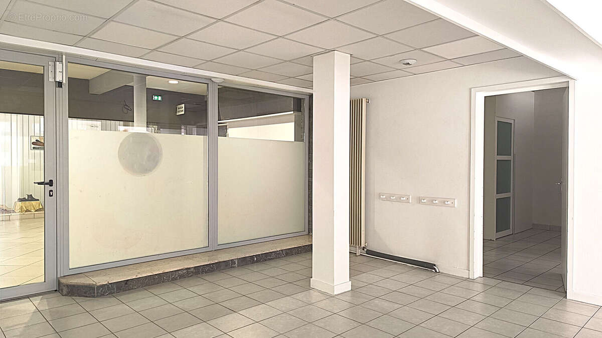Bureaux 114 m² au rdc à 100m de la place Michelet - photo 3