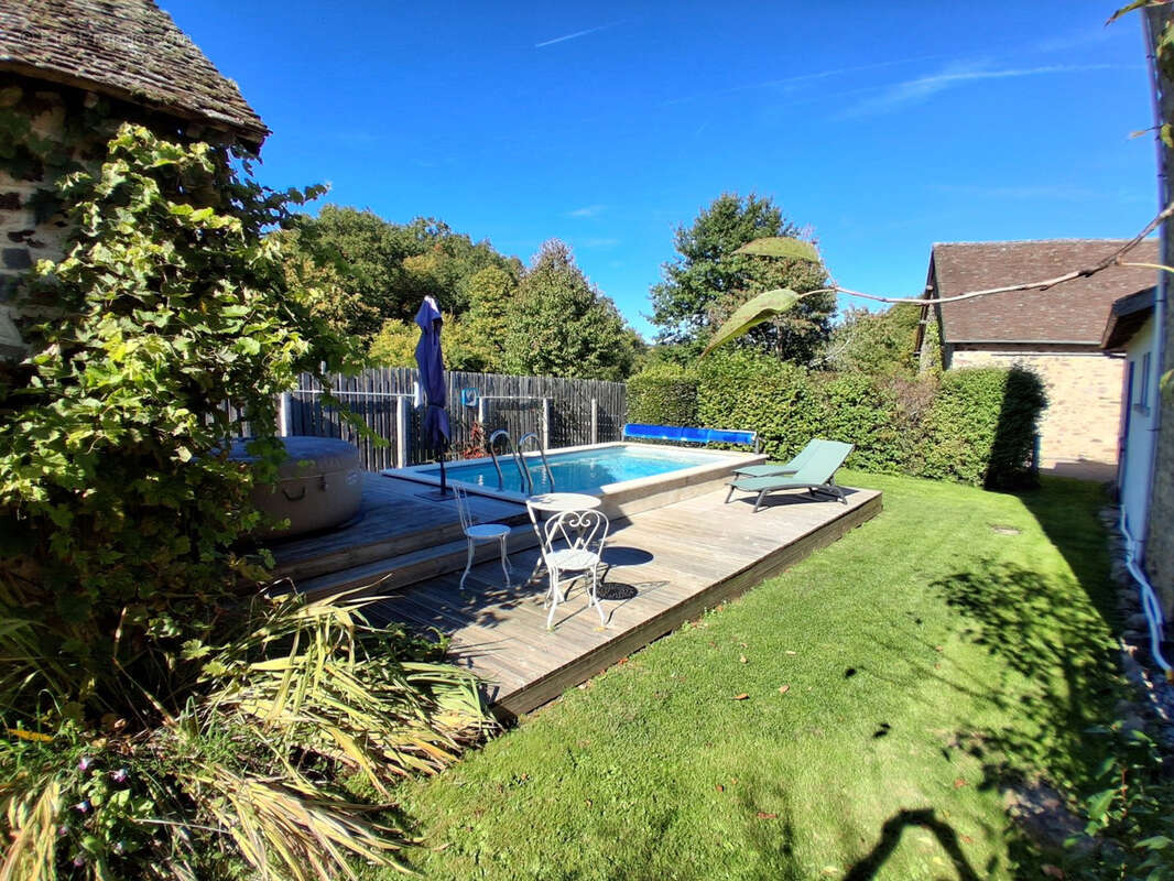 Maison à COUSSAC-BONNEVAL