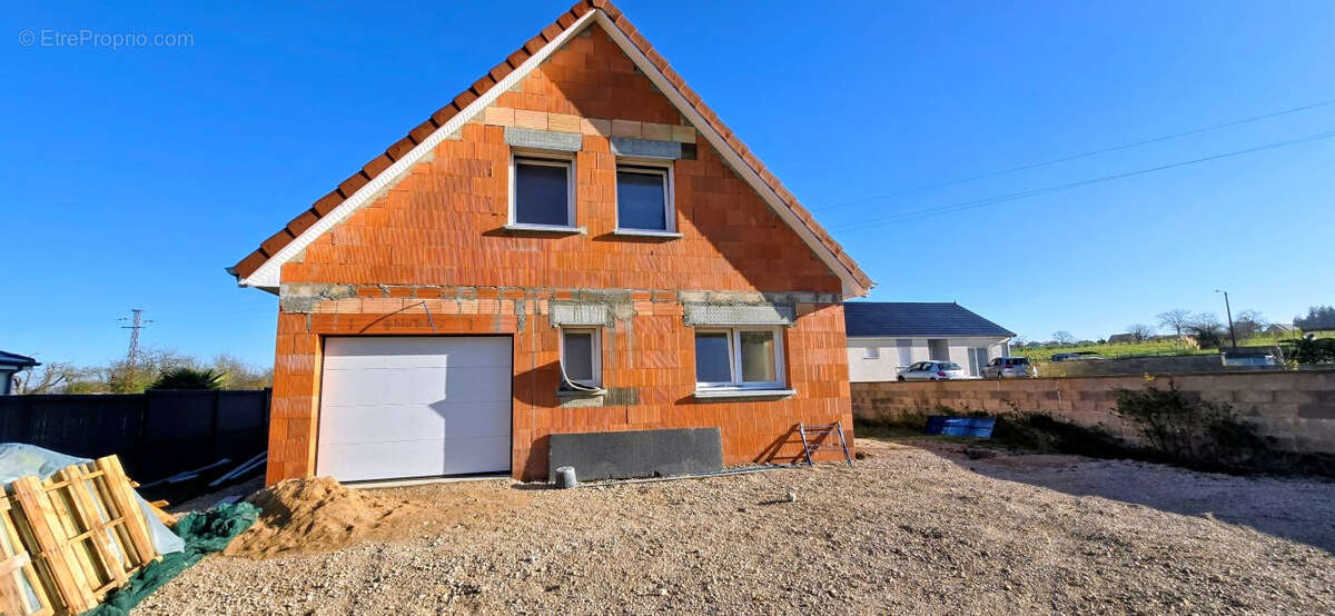 Maison à GRAY-LA-VILLE