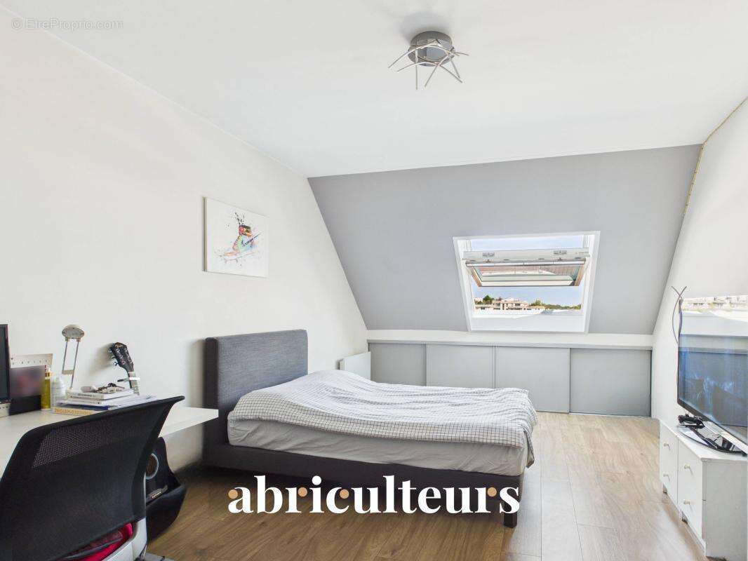 Appartement à CHARENTON-LE-PONT