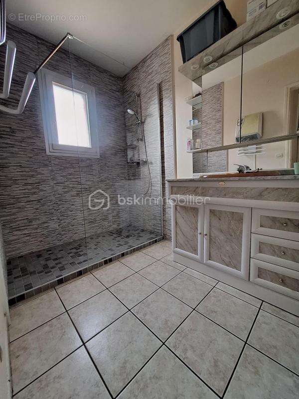 Maison à SAINT-DENIS-DE-L'HOTEL