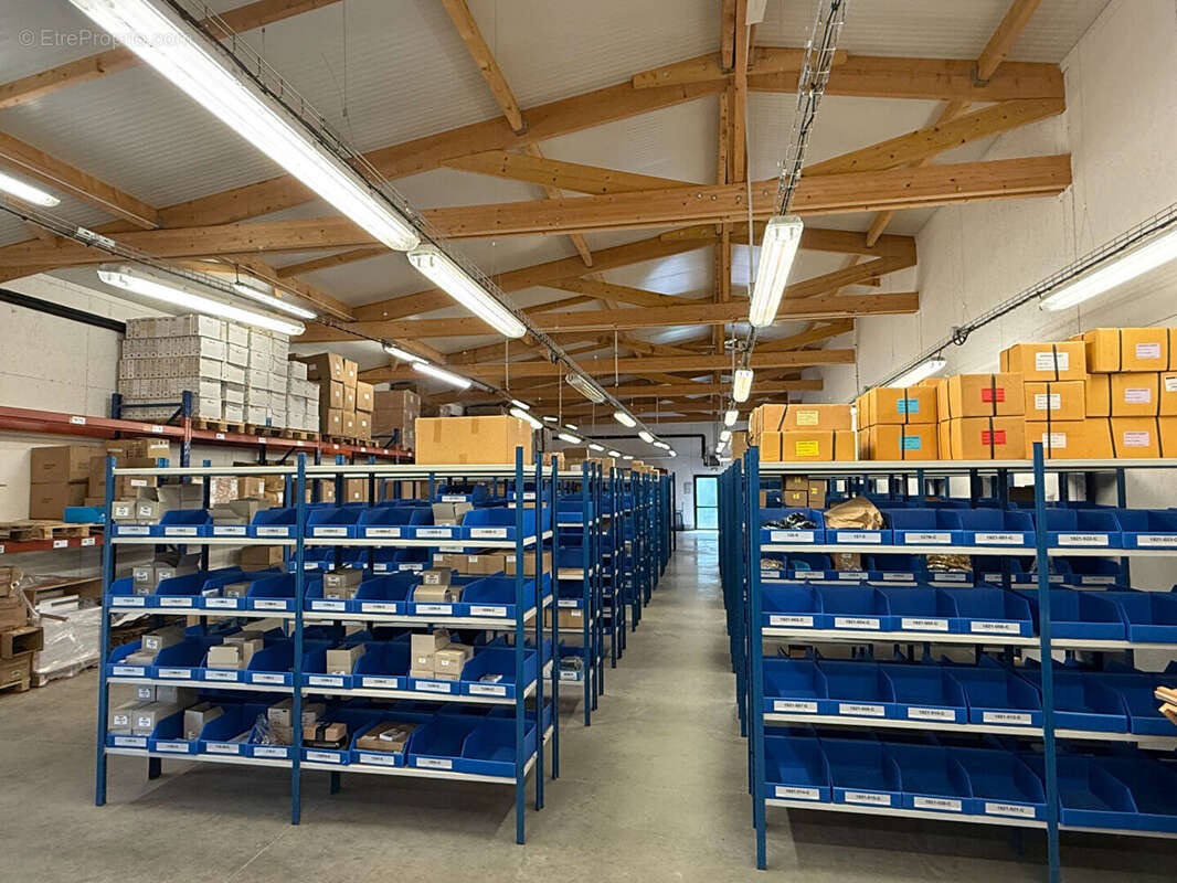 Commerce à SAINT-ANDRE-TREIZE-VOIES