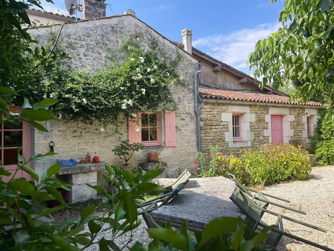 Maison de village de caractère à proximité de Saintes - photo 20