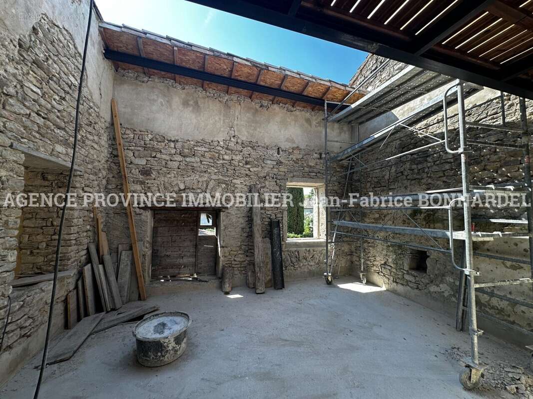 Maison 170 m² à Rousset-Les-Vignes  - photo 9