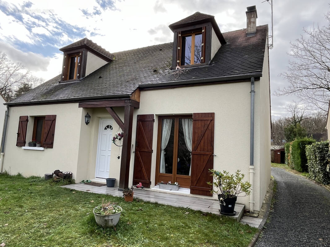 Maison à LA CHAPELLE-LA-REINE