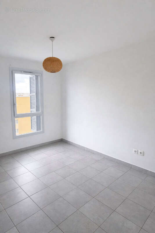 T4 lumineux avec terrasse & double parking - Suite parentale - À deux pas des Terrasses du Port - photo 6