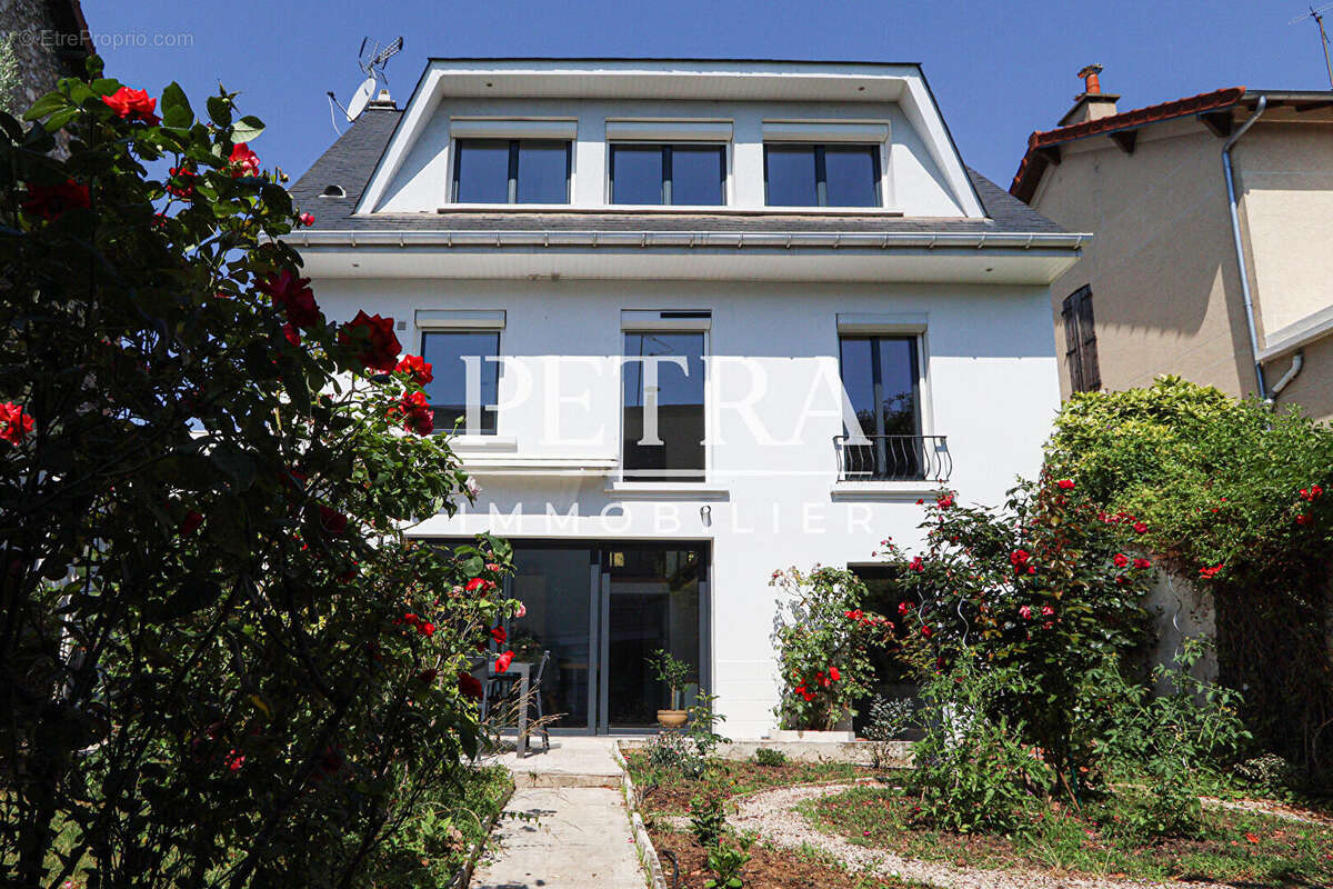 Maison en EXCELLENT ETAT Cachan 7 pièce(s) 4 chambres 155m2 - photo 18