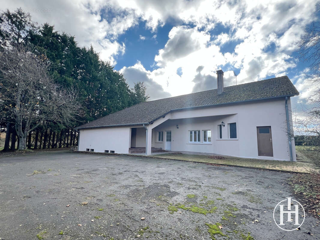 Maison à SAINT-CHRISTOPHE-LE-CHAUDRY