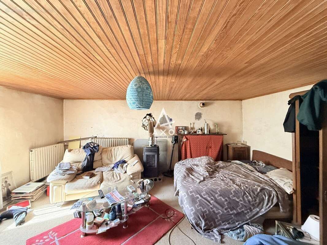 Belle opportunité au cur du bourg  Grande maison de 156 m² avec garage et fort potentiel - photo 2