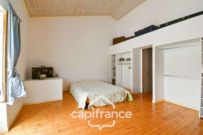 Maison charentaise à vendre 4 pièces LES EGLISES D'ARGENTEUIL (17)avec garage sur 1089m² de jardin arboré - photo 12